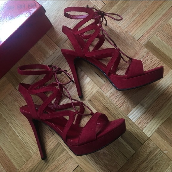 guess burgundy heels